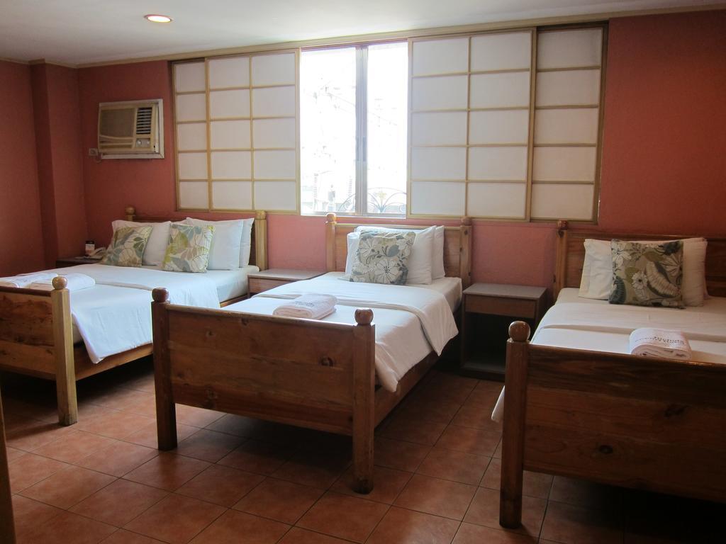 Family Room,117713272:JPEG